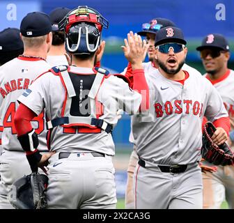 Pittsburgh, Usa. April 2024. Boston Red Sox feiert den Sieg 6-1 gegen die Pittsburgh Pirates im PNC Park am Sonntag, den 21. April 2024 in Pittsburgh. Foto: Archie Carpenter/UPI Credit: UPI/Alamy Live News Stockfoto