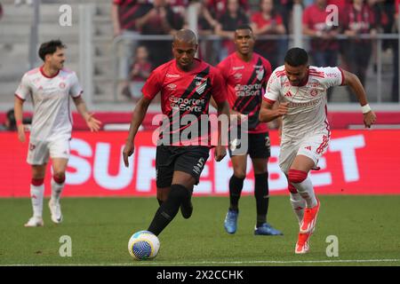 Curitiba, Brasilien. April 2024. Fernandinho während des Spiels Athletico x Internacional im Mario Celso Petraglia Stadium in Curitiba, PR. Quelle: Carlos Pereyra/FotoArena/Alamy Live News Stockfoto