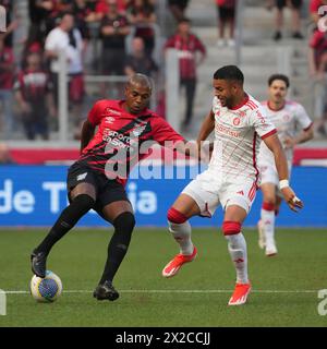 Curitiba, Brasilien. April 2024. Fernandinho während des Spiels Athletico x Internacional im Mario Celso Petraglia Stadium in Curitiba, PR. Quelle: Carlos Pereyra/FotoArena/Alamy Live News Stockfoto