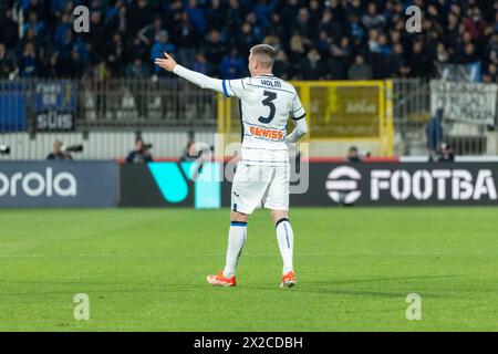 Monza, Italien. April 2024. Emil Holm in Aktion während des Fußballspiels der Serie A zwischen AC Monza und Atalanta BC im U-Power Stadium in Monza, Italien, am 21. april 2024 Credit: Mairo Cinquetti/Alamy Live News Stockfoto