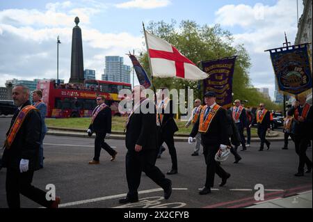 20. April 2024 LondonUK - März von der loyalen Orange Institution of England und anderen Orange Lodges entlang der Millbank in London Stockfoto