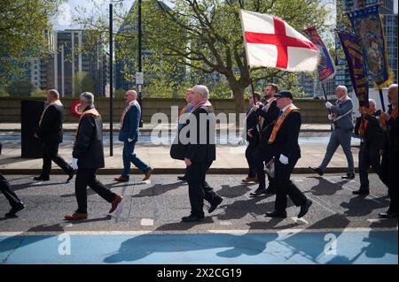 20. April 2024 LondonUK - März von der loyalen Orange Institution of England und anderen Orange Lodges entlang der Millbank in London Stockfoto