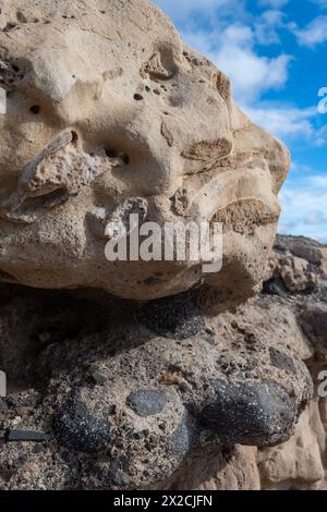 Älteste Felsen der Kanarischen Inseln im Höhlennetzwerk in der Stadt Ajuy, nördlich von Pajara, besteht geologisches Wunder aus sedimentären Substraten, die in der Tiefe o gebildet werden Stockfoto