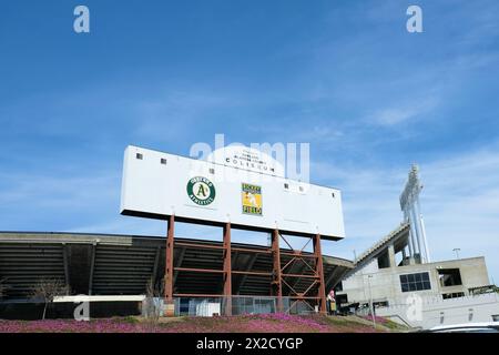 Willkommensschild im Oakland Alameda County Coliseum und im Ricky Henderson Field, Heimstadion des Major League Baseball Oakland als Team; Oakland, Kalifornien. Stockfoto