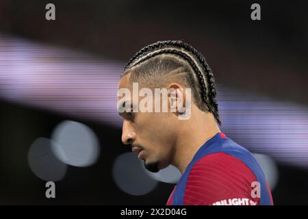 MADRID, SPANIEN - 21. APRIL: Raphinha von Barcelona beim Spiel der La liga 2023/24 zwischen Real Madrid und FC Barcelona im Santiago Bernabeu Stadion. (Foto: Guille Martinez/AFLO) Credit: Aflo Co. Ltd./Alamy Live News Stockfoto