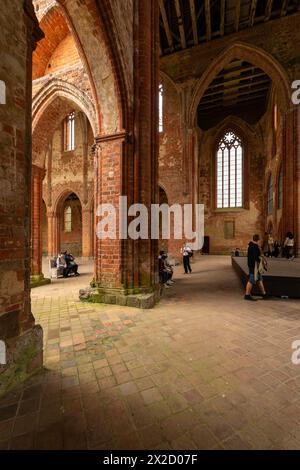 CHORIN, DEUTSCHLAND - 1. APRIL 2024: Ruine der Abtei Chorin. Das Kloster Chorin ist eine ehemalige Zisterzienserabtei. Ein Beispiel gotischer Architektur. Stockfoto