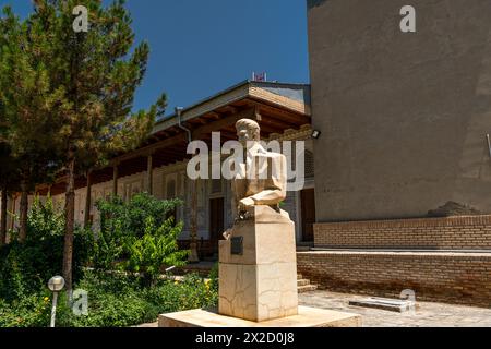 28. JUNI 2023, BUCHARA, USBEKISTAN: Denkmal in der Altstadt von Buchara, Usbekistan Stockfoto