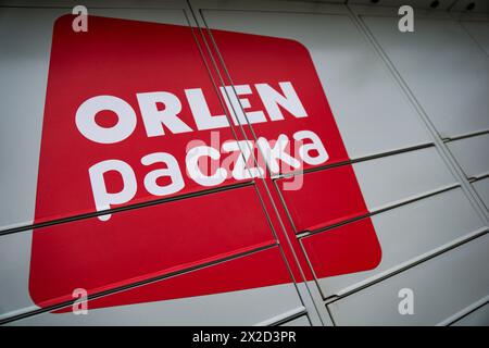 Wałbrzych, polen - 22. April 2024: Orlen paczka Paketschließfach eines Dienstes für die Abholung und den Versand von Kurierpaketen Stockfoto