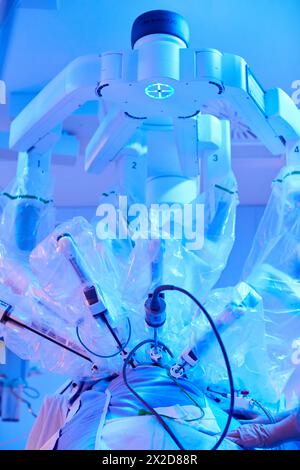 Chirurgische Behandlung von Prostatakarzinom, radikale Prostatektomie, da Vinci Chirurgenroboter, Team von Chirurgen der Ärzte Madina & Azparren, Urologie, Chirurgie Stockfoto