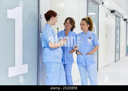 Krankenschwester, Hebamme, Halle, Kreißsaal, Entbindungsstation, Krankenhaus Donostia, San Sebastian, Gipuzkoa, Baskenland, Spanien Stockfoto