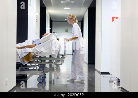 Krankenhaus-Patiententransfer, Onkologikoa Krankenhaus, Onkologie Institut, Case Center für Prävention, Diagnose und Behandlung von Krebs, Donostia, San Seba Stockfoto