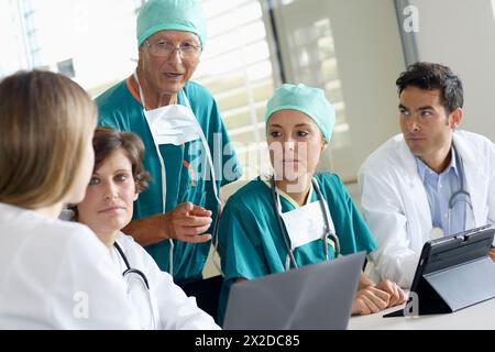 Medizinische Tagung, klinische Sitzung, Onkologikoa Hospital, Onkologikoa Institut, Fallzentrum für Prävention, Diagnose und Behandlung von Krebs, Donostia, Stockfoto