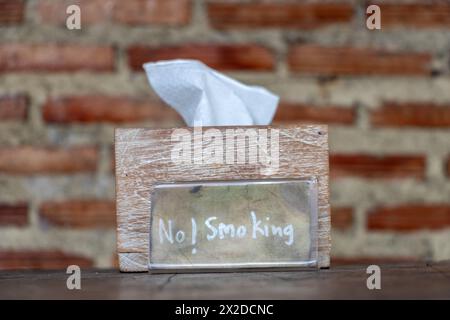 Taschentücher auf einem Tisch in einem Restaurant Stockfoto