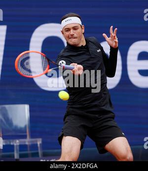 München, Deutschland. April 2024. Taylor Fritz trifft beim Tennisturnier der BMW Open 2024 in München am 21. April 2024 im Finale der Männer zwischen Taylor Fritz aus den Vereinigten Staaten und Jan-Lennard Struff aus Deutschland. Quelle: Philippe Ruiz/Xinhua/Alamy Live News Stockfoto
