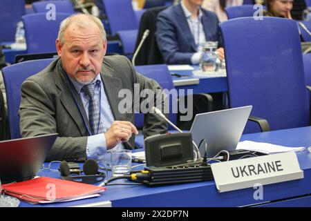 Wien, Österreich, Österreich. April 2024. Ein angesehener Vertreter der Ukraine und der ukrainischen Weltraumorganisation spricht im Rechtsunterausschuss des Büros der Vereinten Nationen für Weltraumfragen, der zur 63. Sitzung über die friedliche Nutzung des Weltraums zusammenkam, um die Zusammenarbeit zwischen den Nationen bei der friedlichen Erforschung und Nutzung des Weltraums zu fördern. Weitere Aufgaben sind die Beratung von Regierungen und Nichtregierungsorganisationen im Bereich des Weltraumrechts. Quelle: ZUMA Press, Inc./Alamy Live News Stockfoto