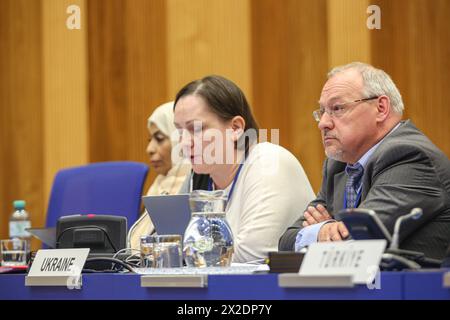 Wien, Österreich, Österreich. April 2024. Namhafte Vertreter der Ukraine und der ukrainischen Weltraumorganisation sprechen im Rechtsunterausschuss des Büros der Vereinten Nationen für Weltraumfragen, der zur 63. Sitzung über die friedliche Nutzung des Weltraums zusammenkam, um die Zusammenarbeit zwischen den Nationen bei der friedlichen Erforschung und Nutzung des Weltraums zu fördern. Weitere Aufgaben sind die Beratung von Regierungen und Nichtregierungsorganisationen im Bereich des Weltraumrechts. Quelle: ZUMA Press, Inc./Alamy Live News Stockfoto