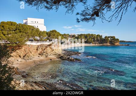 Mittelmeerküste an der Costa Brava. Llanca Dorf. Girona, Spanien Stockfoto