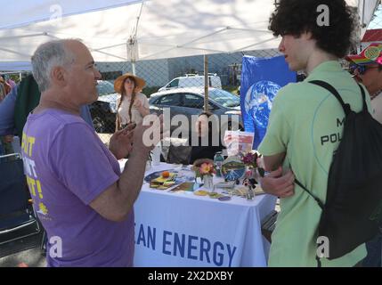 San Francisco, USA. April 2024. Die Besucher nehmen am 21. April 2024 am San Francisco Earth Day Festival in San Francisco, USA, Teil. Quelle: Liu Yilin/Xinhua/Alamy Live News Stockfoto