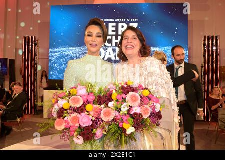 Verona Pooth und Elena Uhlig bei der 19. Verleihung des Felix Burda Award 2024 im Hotel Adlon Kempinski. Berlin, 21.04.2024 *** Verona Pooth und Elena Uhlig bei der 19 Verleihung des Felix Burda Awards 2024 im Hotel Adlon Kempinski Berlin, 21 04 2024 Foto:XF.xKernx/xFuturexImagex burda Award 4592 Stockfoto