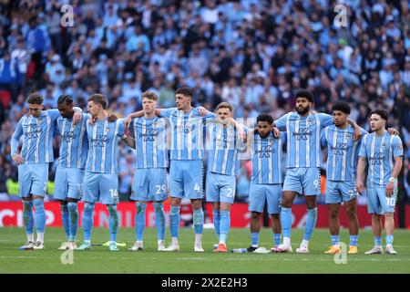 London, Großbritannien. April 2024. Coventry Spieler beim Elfmeterschießen beim Halbfinalspiel des Emirates FA Cup Coventry City gegen Manchester United im Wembley Stadium, London, Großbritannien am 21. April 2024 Credit: Paul Marriott/Alamy Live News Stockfoto