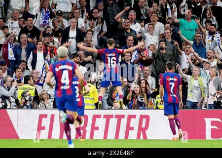 Fermin Lopez vom FC Barcelona feiert am 21. April 2024 im Santiago Bernabeu Stadion in Madrid ein Tor 1-2 während des Fußballspiels der spanischen Meisterschaft La Liga zwischen Real Madrid und FC Barcelona Stockfoto