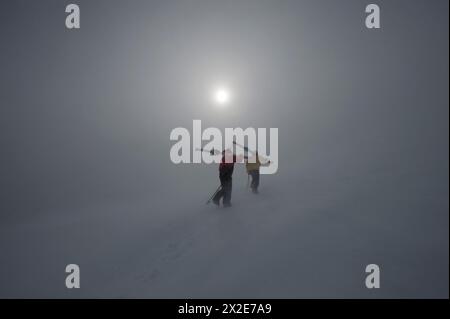 Mann und Frau Skiwandern in Breckenridge, Colorado Stockfoto