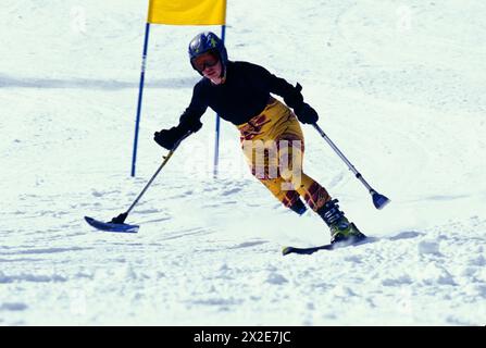 Behinderte Abfahrtsläufer Allison Jones, Training im Winter Park Resort, Colorado Stockfoto