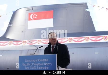 Kiel, Deutschland. April 2024. Bundesverteidigungsminister Boris Pistorius (SPD) spricht bei der Taufe des U-Bootes Typ 218SG auf der Werft Howaldtswerke-Deutsche Werft AG. Das U-Boot mit dem Namen „Inimitable“ ist das letzte von vier U-Booten des Typs 218SG, die ThyssenKrupp Marine Systems für die Republik Singapur gebaut hat. Quelle: Marcus Brandt/dpa/Alamy Live News Stockfoto