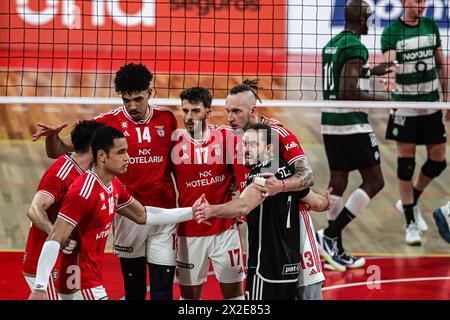 Lissabon, Portugal. April 2024. Lissabon, 04/20/2024 - heute fand das erste Spiel der Playoff der nationalen Volleyballmeisterschaft zwischen den Teams von Benfica gegen Sporting im Pavillon Nr. 2 des Estádio do Sport Lisboa e Benfica in Lissabon statt. (Mário Vasa/Global Imagens) Credit: Atlantico Press/Alamy Live News Stockfoto