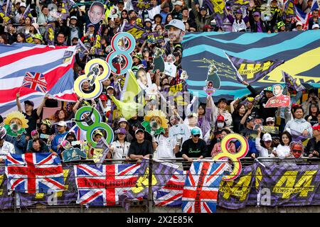 Shanghai, China. April 2024. Fans, F1 Grand Prix von China auf dem Shanghai International Circuit am 21. April 2024 in Shanghai, China. (Foto von HOCH ZWEI) Credit: dpa/Alamy Live News Stockfoto