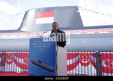 Kiel, Deutschland. April 2024. Bundesverteidigungsminister Boris Pistorius (SPD) spricht bei der Taufe des U-Bootes Typ 218SG auf der Werft Howaldtswerke-Deutsche Werft AG. Das U-Boot mit dem Namen „Inimitable“ ist das letzte von vier U-Booten des Typs 218SG, die ThyssenKrupp Marine Systems für die Republik Singapur gebaut hat. Quelle: Marcus Brandt/dpa/Alamy Live News Stockfoto