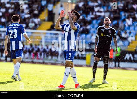 Rio Maior, 21/2024 - heute war das Casa Pia Team Gastgeber des FC Porto am 30. Spieltag der Portugal Betclic League im Rio Maior Municipal Stadium. Taremi (Mário Vasa / Global Imagens) Stockfoto