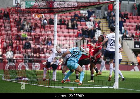 Manchester United Women gegen Spurs Women – Women’s Super League LEIGH, ENGLAND – 21. April 22024 Maya Le Tissier von Manchester United Women erzielte ihr zweites Tor beim Women’s Super League Spiel zwischen Manchester United und Spurs im Leigh Sports Village am 21. April 2024 in Leigh, England. Stockfoto