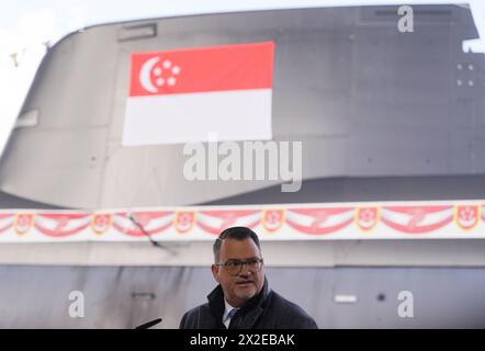 Kiel, Deutschland. April 2024. Oliver Burkhard, CEO von ThyssenKrupp Marine Systems, spricht während der Taufe des U-Bootes Typ 218SG in der Werft Howaldtswerke-Deutsche Werft AG. Das U-Boot mit dem Namen „Inimitable“ ist das letzte von vier U-Booten des Typs 218SG, die ThyssenKrupp Marine Systems für die Republik Singapur gebaut hat. Quelle: Marcus Brandt/dpa/Alamy Live News Stockfoto
