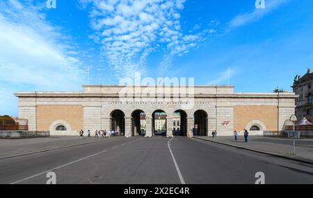 Wien, Österreich. Blick auf das Äußeres Burgtor, den Eingang zur Hofburg und den Heldenplatz Stockfoto