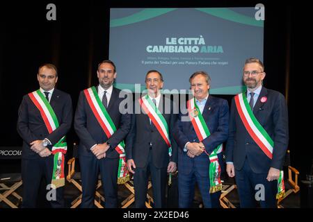 I sindaci Stefano Lo Russo, Mario Conte Giuseppe Sala Luigi Brugnaro e Matteo Lepore partecipano all'incontro 'Le città cambiano Arie. IL patto dei Sindaci per una Pianura Padana che respiri“, in Occasione della giornata della terra - Mailand - Lunedì 22. April 2024 (Foto Claudio Furlan/Lapresse) Bürgermeister Stefano Lo Russo, Mario Conte Giuseppe Sala Luigi Brugnaro und Matteo Lepore nehmen an der Tagung „Cities Change Air“ Teil. The Covenant of Mayors for a Po Valley that Breathes,“ anlässlich des Tages der Erde in Mailand – Montag, 22. April 2024 (Foto Claudio Furlan/Lapresse) Stockfoto