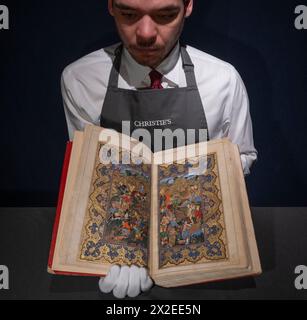 Christie's, London, Großbritannien. April 2024. Kunst der islamischen und indischen Welt einschließlich Teppiche und Teppiche findet am 25. April statt. Zu den Highlights gehören: DIE KHAMSAS VON NIZAMI (D.1209) UND AMIR KHUSRAW DIHLAVI (D.1325) unterzeichneten Muhammad Husayn dar Al-Marzi auf Befehl von Lutfallah Muzahhib (der Illuminator) Shirazi, Shiraz, Iran, datiert zwischen dem letzten Tag Dhu'l GA'da Ah 1033/14 September 1624 und 1 Dhu'da GA'Ah 1035/15 Juli 1626. Schätzung: £ 500.000-700.000. Quelle: Malcolm Park/Alamy Live News Stockfoto