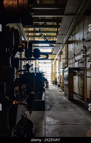 White Bay Power Station, Sydney, Australien 20. April 2024: Die White Bay Power Station wurde zwischen 1912 und 1917 gebaut und diente der Stromversorgung der Straßenbahnflotte und des späteren Eisenbahnnetzes von Sydney. Es wurde 1984 stillgelegt und blieb bis zu seiner kürzlichen Renovierung und Revitalisierung als Kunst- und Ausstellungsraum ruhend. Stockfoto