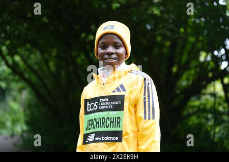 Peres Jepchirchir, Siegerin der Elite-Rennen der Frauen, während des Fotobesuchs der Gewinner des TCS London Marathons 2024 auf dem Paddington Recreation Ground, London. Bilddatum: Montag, 22. April 2024. Stockfoto