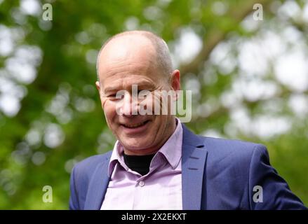 Hugh Brasher, Leiter der London Marathon Events, während des Fotogesprächs der Gewinner des TCS London Marathons 2024 auf dem Paddington Recreation Ground, London. Bilddatum: Montag, 22. April 2024. Stockfoto