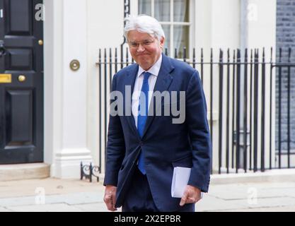 London, Großbritannien. April 2024. Andrew Mitchell, Einwanderungsminister, in der Downing Street zu einem Treffen. Premierminister Rishi Sunak gibt eine Erklärung über Ruanda ab. Er sagt, dass Flugzeuge für Abschiebungen in Ruanda gebucht sind und verspricht, dass Flüge in 10-12 Wochen abfliegen werden. Er gab zu, dass er sein Ziel im Frühling verfehlt hatte. Quelle: Mark Thomas/Alamy Live News Stockfoto