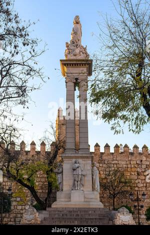 Statue Skulptur Jungfrau Maria Unbefleckte Empfängnis, Plaza del Triunfo, Sevilla, Spanien Stockfoto