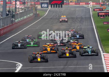 SHANGHAI, CHINA - 21. APRIL: Max Verstappen, Red Bull Racing RB19 während des F1 Grand Prix von China auf dem Shanghai International Circuit am 21. April 2024 in Shanghai, China. (Foto: Michael Potts/BSR Agency) Stockfoto