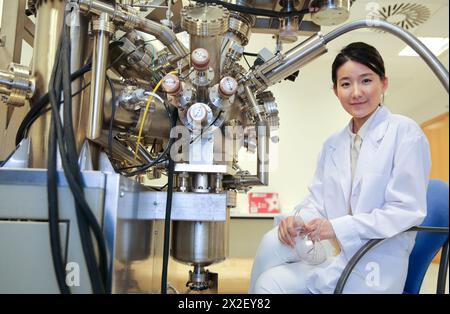 Forscher. Oberflächenspektrometer, Photoelektronenspektroskopie, Schneckenelektronenspektroskopie, AES, VG Scientific ESCAlab 200D Oberflächenanalysegeräte. Stockfoto
