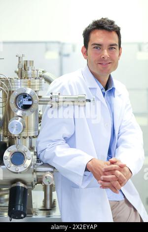 Forscher. Oberflächenspektrometer, Photoelektronenspektroskopie, Schneckenelektronenspektroskopie, AES, VG Scientific ESCAlab 200D Oberflächenanalysegeräte. Stockfoto