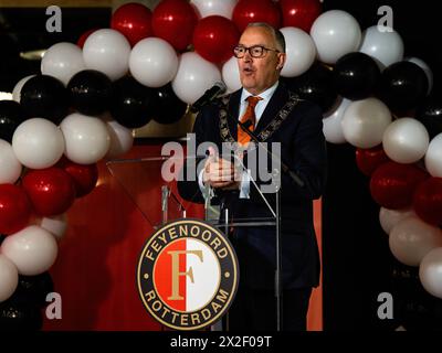 Rotterdam, Niederlande. April 2024. Rotterdam - Bürgermeister Ahmed Aboutaleb von Rotterdam während der offiziellen KNVB Cup-Sieger/KNVB Bekerwinnaars-Feier am 22. April 2024 in Rotterdam, Niederlande. Credit: Box to Box Pictures/Alamy Live News Stockfoto