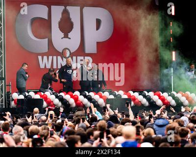 Rotterdam, Niederlande. April 2024. Rotterdam - Feyenoord Coach Arne Slot, Bürgermeister Ahmed Aboutaleb von Rotterdam während der offiziellen KNVB Cup-Sieger/KNVB Bekerwinnaars-Feier am 22. April 2024 in Rotterdam, Niederlande. Credit: Box to Box Pictures/Alamy Live News Stockfoto