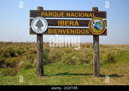 Geografie / Reise, Argentinien, Schild Nationalpark Iberá, in San Nicolás, Esteros del Iberá, ADDITIONAL-RIGHTS-CLEARANCE-INFO-NOT-AVAILABLE Stockfoto