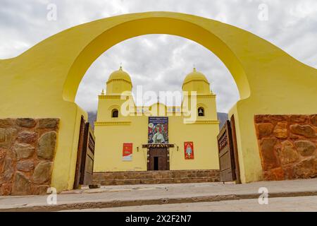 Vor der Kirche unserer Lieben Frau vom Rosenkranz von Tilcara in Jujuy, Argentinien. Stockfoto