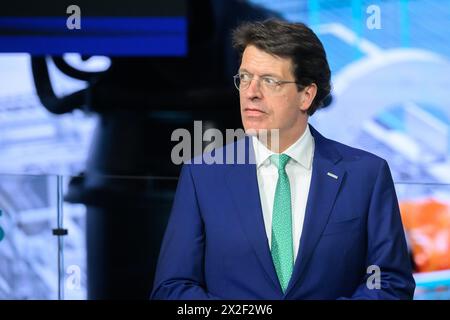 Hannover, Deutschland. April 2024. Klaus Rosenfeld, CEO der Schaeffler AG, steht auf der Hannover Messe 2024. Quelle: Julian Stratenschulte/dpa/Alamy Live News Stockfoto